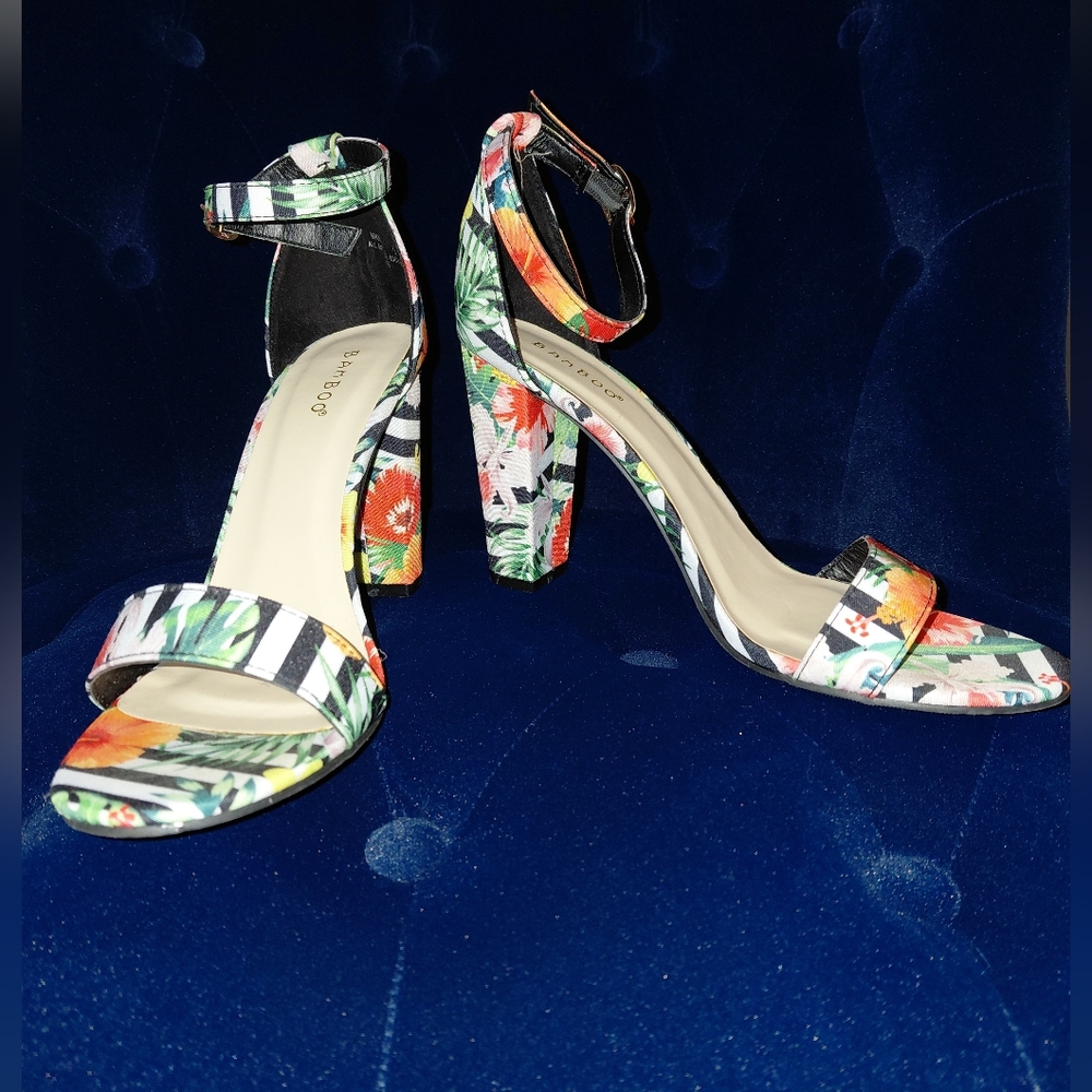 EUC ​Bamboo Tropical Floral & Striped Ankle Strap Block Heels - Size 10! - Picture 9 of 16